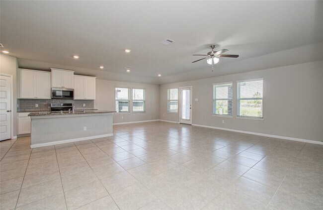 Building Photo - 2815 Dry Creek Dr