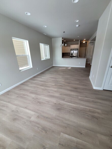 Building Photo - 6461 Old Glory Dr