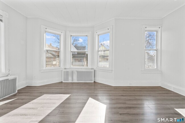 Building Photo - 394 Gregory St