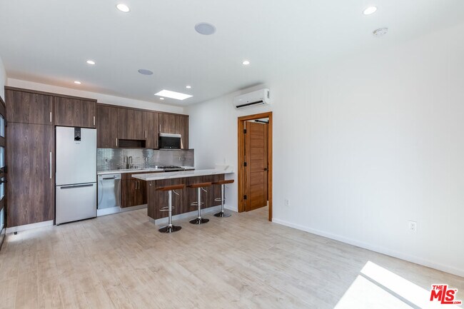 Building Photo - 8012 Zeus Dr
