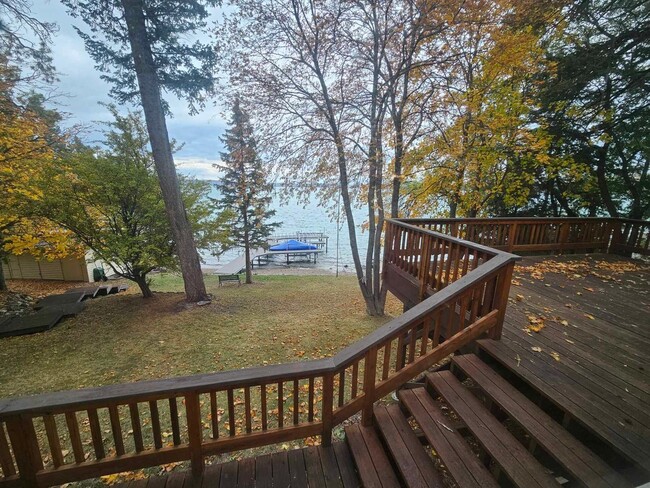Building Photo - Lake front on Kings Point-Winter Rental On...