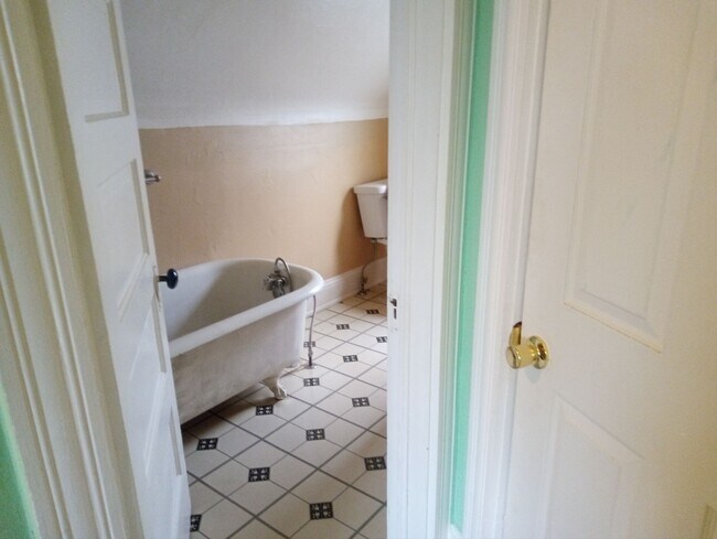 Building Photo - 1508 Albert St