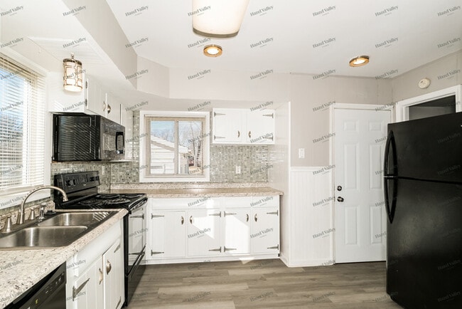 Building Photo - 31 Mercury Dr