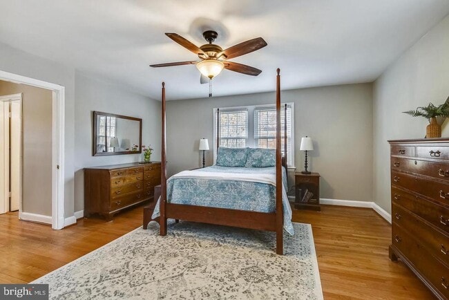 Building Photo - 1727 Oakcrest Dr