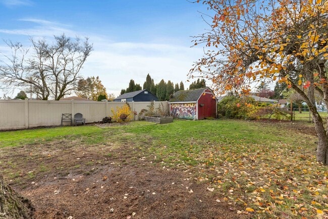 Building Photo - Charming 3BR Home with Private Yard in Puyallup
