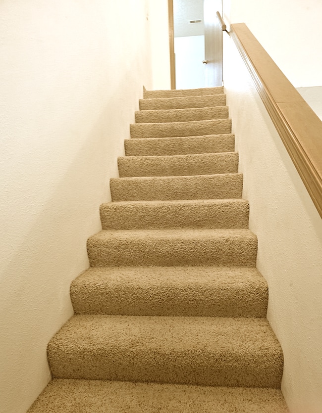 Building Photo - Great 3 Bed 2 Bath 2 Car Garage Split Level Duplex- Pets ok!