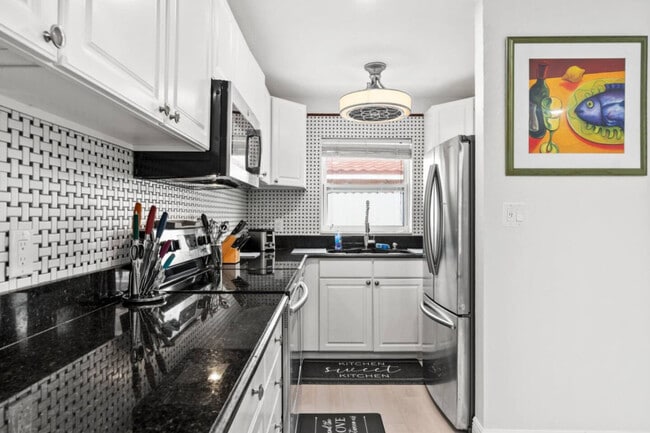 Building Photo - 1019 SE 40th St