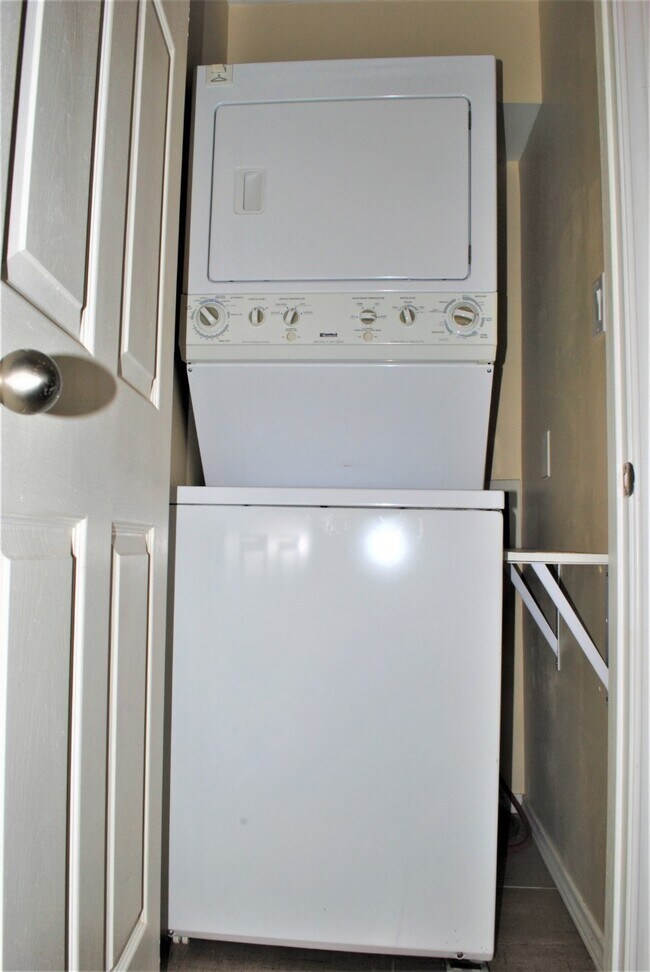 Building Photo - 3300 Bellefontaine