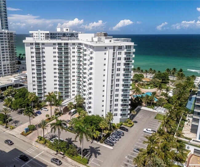 Primary Photo - 3001 S Ocean Dr