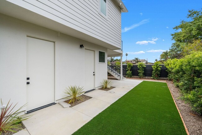 Building Photo - Introducing a stunning newly constructed t...