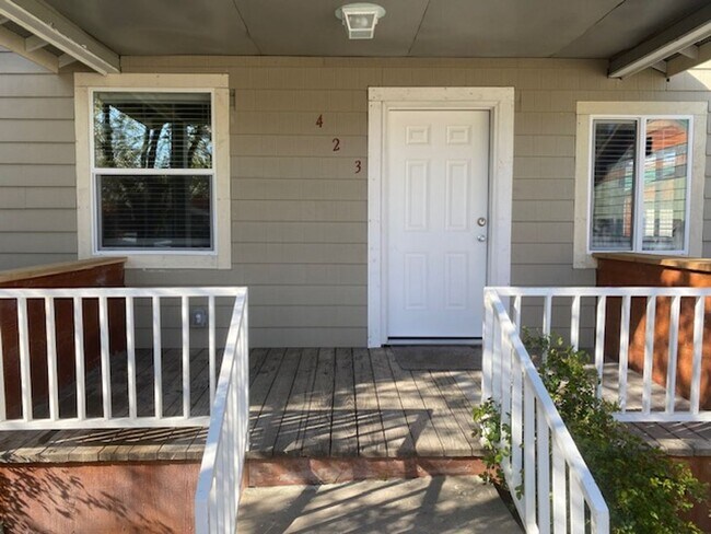 Building Photo - P0148 - 423 Berrydale***