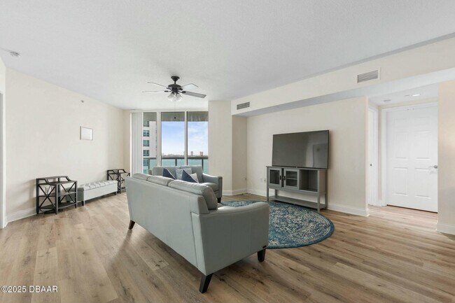 Building Photo - 231 Riverside Dr