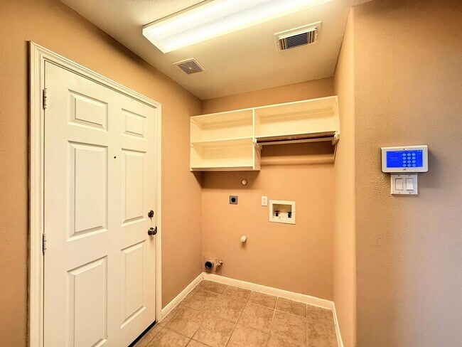Building Photo - 2214 Jurgensen Ln