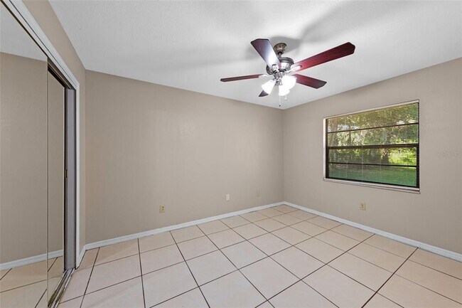 Building Photo - 525 Garden Heights Dr