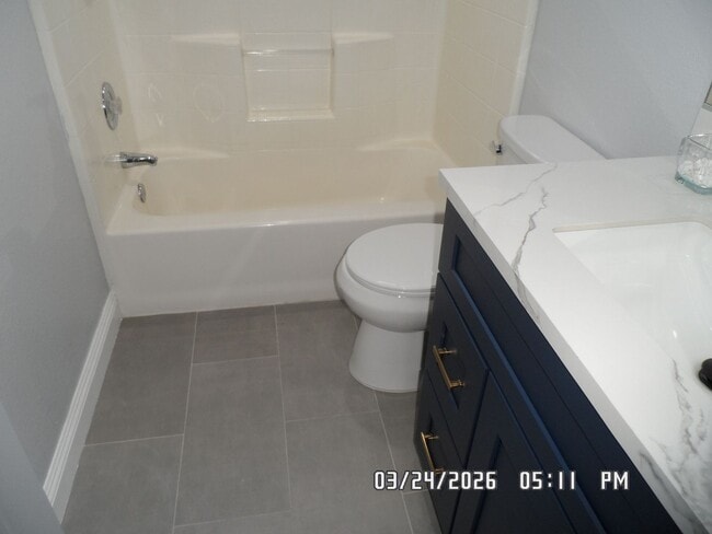 Building Photo - 3 Bedrooms, 2 Bathrooms, approx. 1112 sq. ft., 2 Car Garage, Solar Panels, Internet Included. Clo...