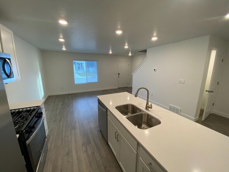 Building Photo - 3953 W Yonex Dr