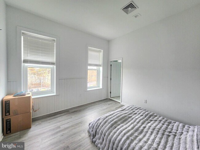 Building Photo - 106 S State St