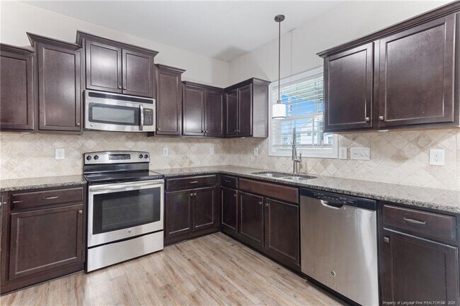 Building Photo - 573 Wedgefield Dr