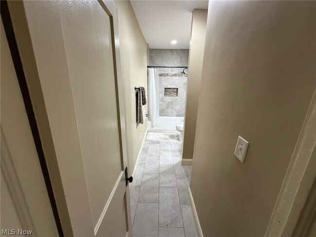 Building Photo - 3186 Euclid Heights Blvd