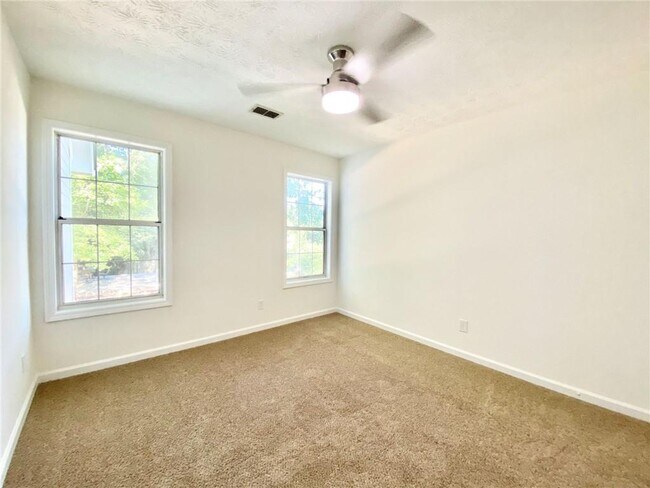 Building Photo - 640 Suwanee Lakes Cir NW