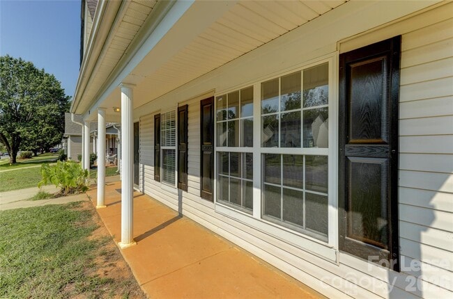 Building Photo - 524 Stillgreen Ln