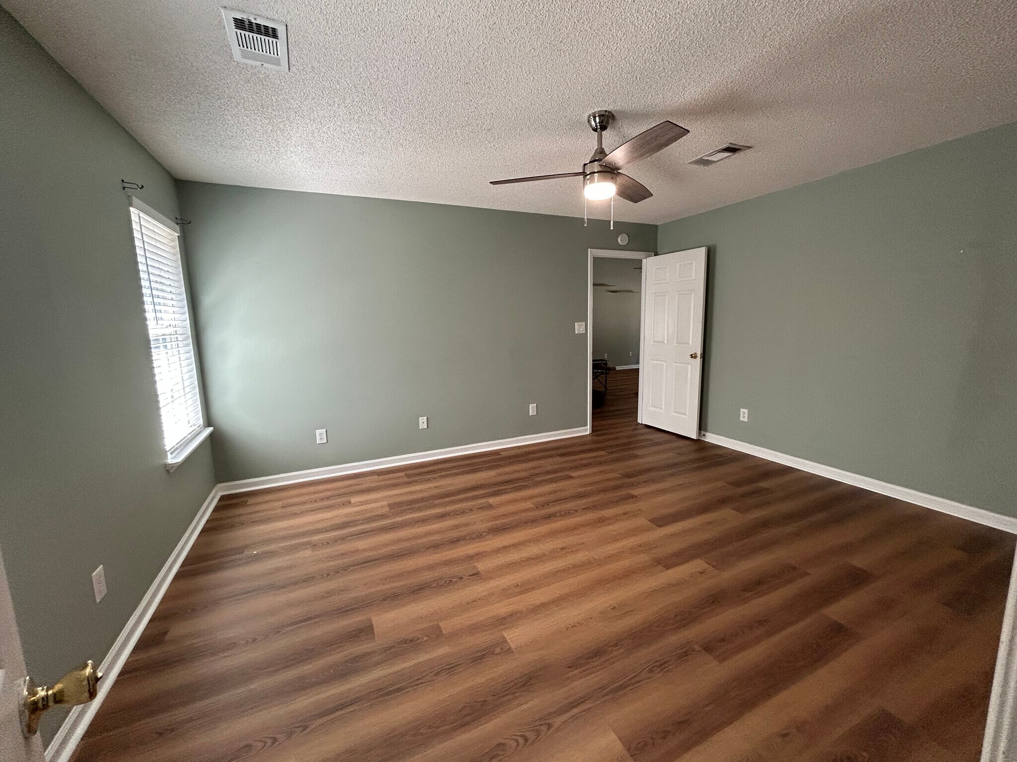 Building Photo - 111 Mockingbird Dr