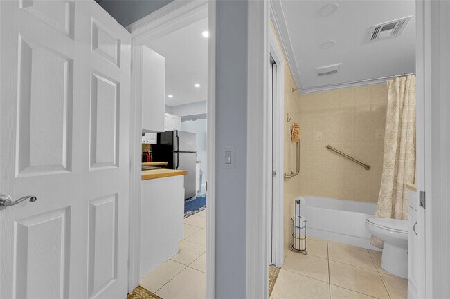 Building Photo - 4627 Bougainvilla Dr