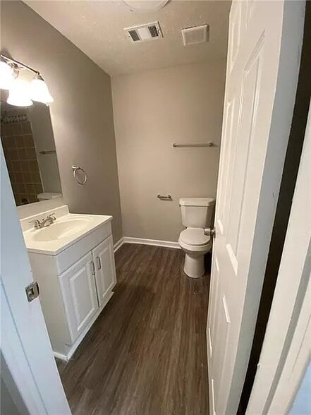 Building Photo - 32 Woodland Dr