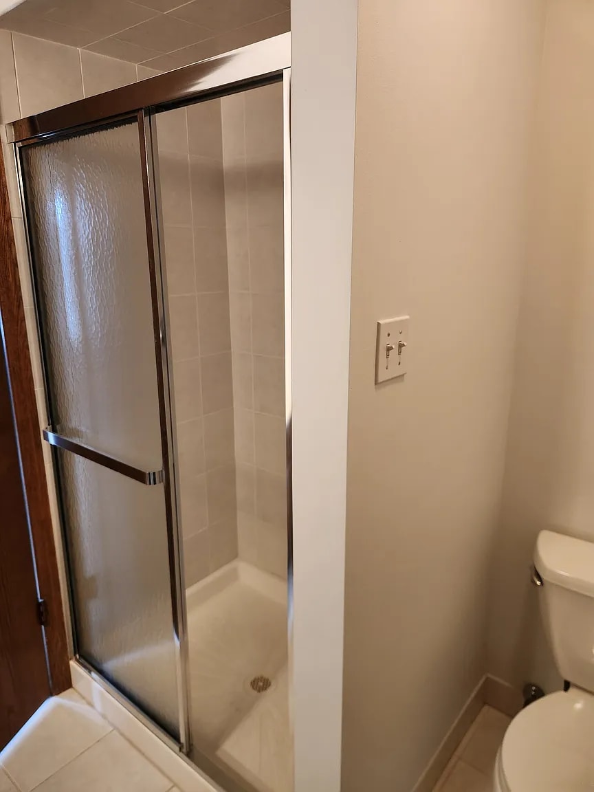 Guest Bathroom - 8306 Berkhansted Ct