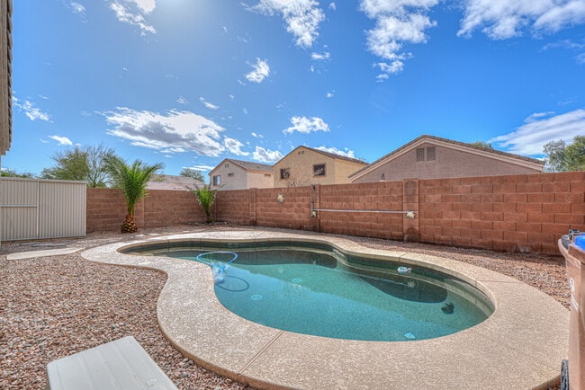 Building Photo - 43749 W Magnolia Rd