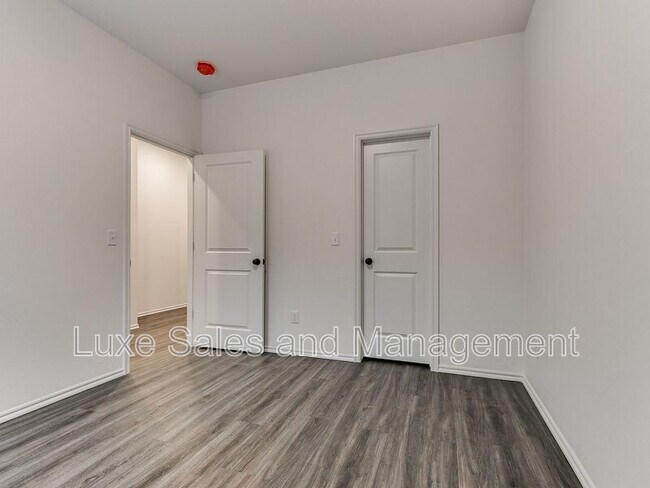 Building Photo - 8012 NW 110th Dr