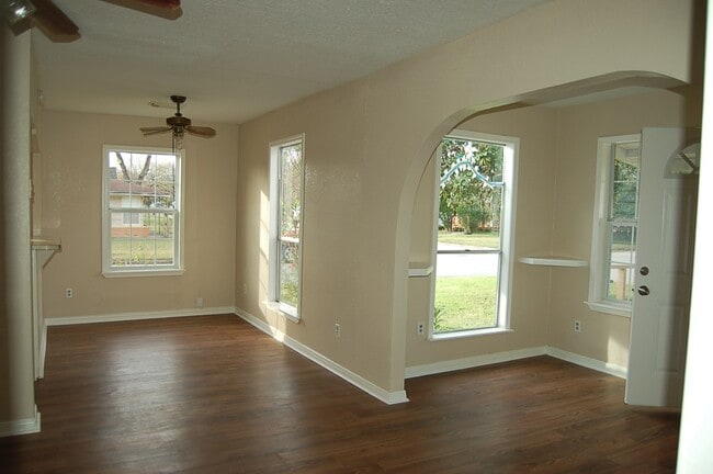 Building Photo - 7304 Kinney St