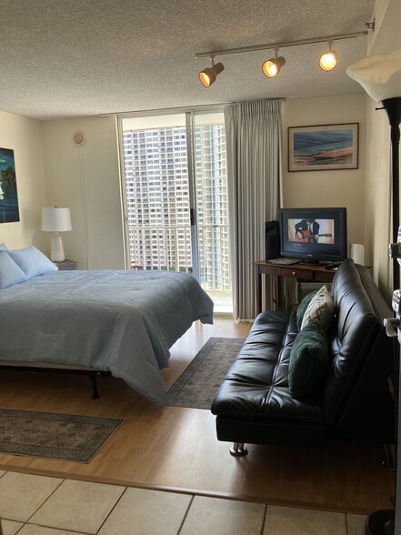 Living space - 1920 Ala Moana Blvd
