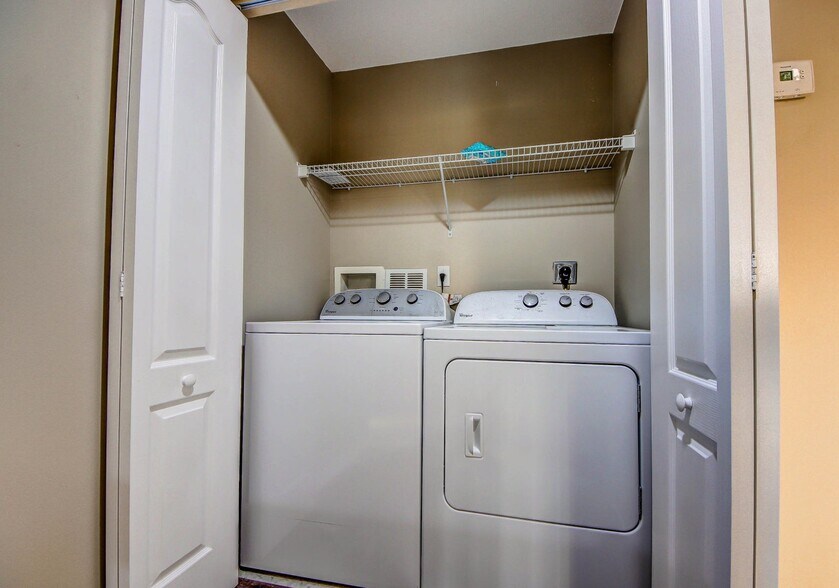 Building Photo - 6143 Seminole Gardens Cir