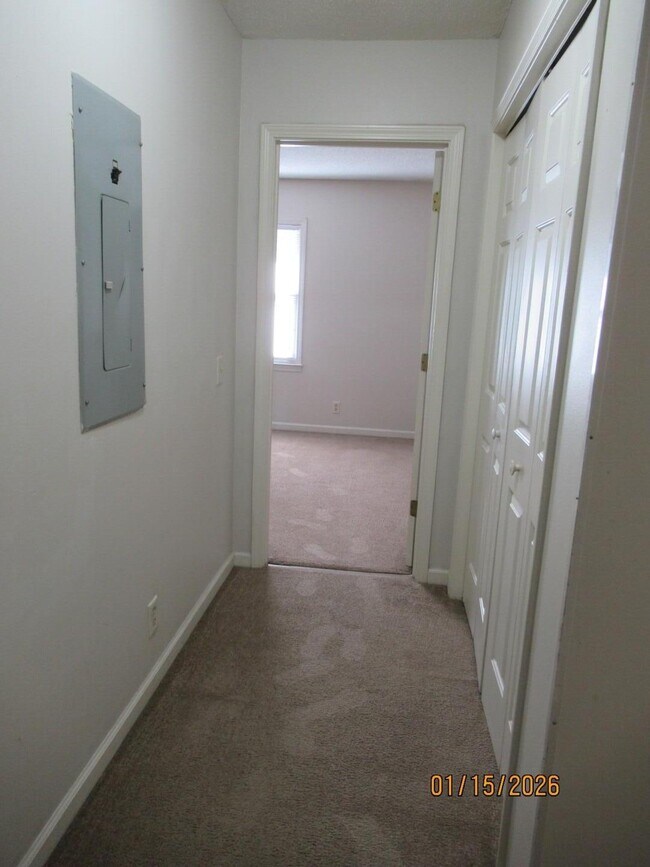 Building Photo - 174 Gertrude Dr