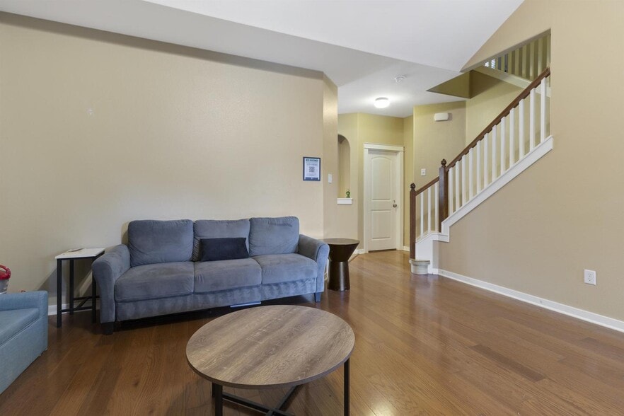Building Photo - Beautifully updated home in a peaceful Geo...