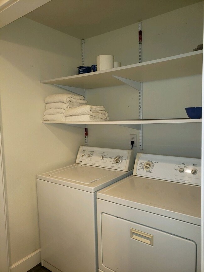 Building Photo - 1325 Central St NE