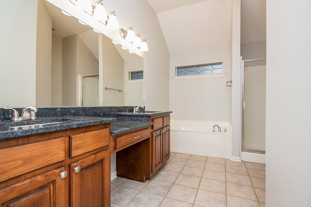 Building Photo - 11629 Leewood Dr