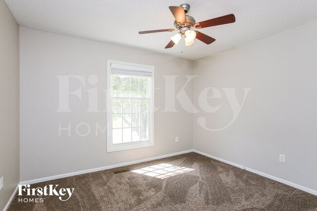 Building Photo - 3709 NE Chapel Dr