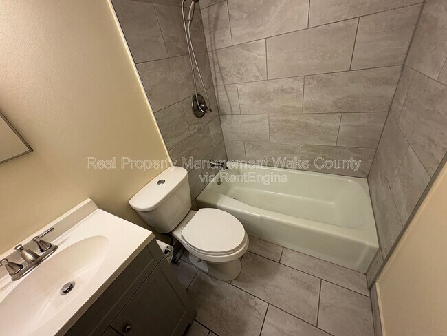 Building Photo - 1148 Nottingham Cir