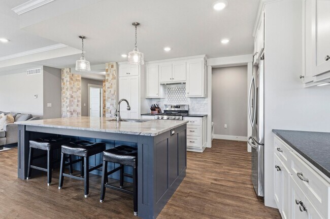 Building Photo - Stunning 6 Bed, 3 Bath Heritage Hills Home | 3-Car Garage | Walk-Out Basement
