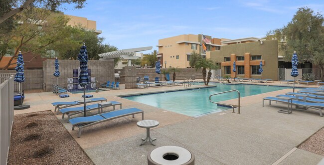 Building Photo - Beautiful Gated Townhome Near State Farm Stadium & Westgate