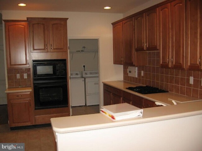 Building Photo - 218 Silverbell Ct