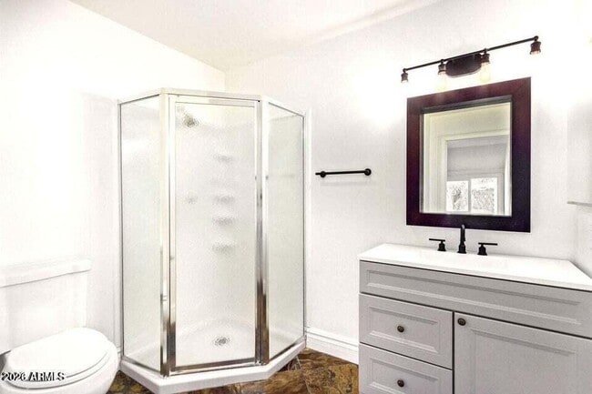 Building Photo - 1530 S River Dr