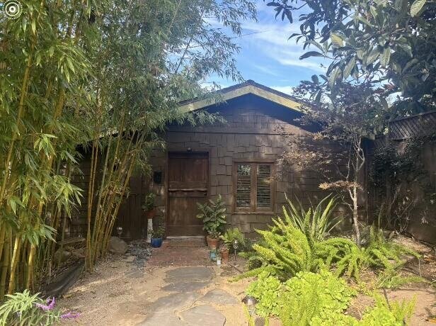 Building Photo - 1814 Anacapa St