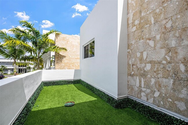 Building Photo - 10330 NW 68th St