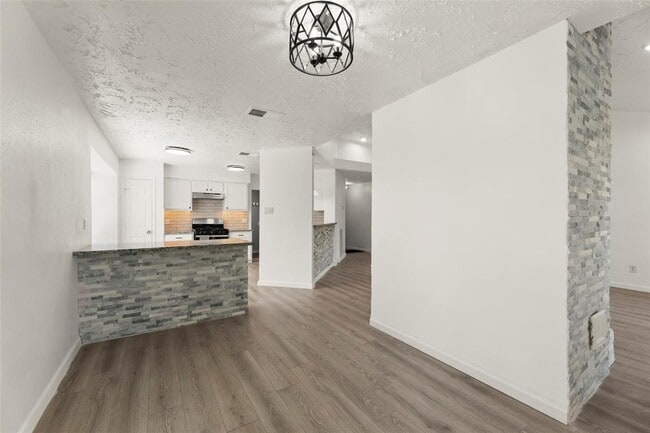 Building Photo - 419 Capehill Dr