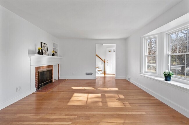 Building Photo - 640 Chestnut St