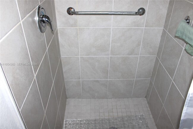 Building Photo - 470 NE 12th St