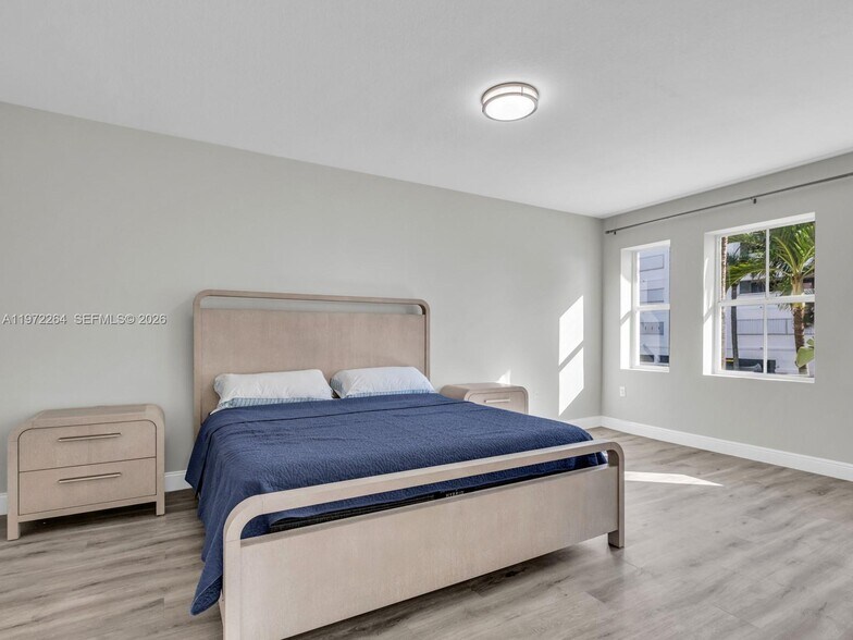 Building Photo - 2051 SE 3rd St